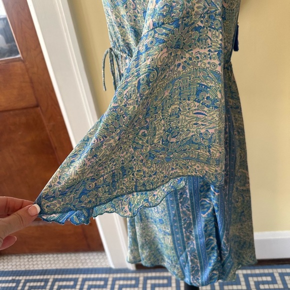 Beautiful Silk Blend, Boho Chic, Knee Length Dress with Cutout Back - Picture 5 of 9